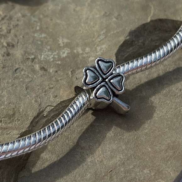 💜 Four Leaf Clover Charm - Picture 5 of 6
